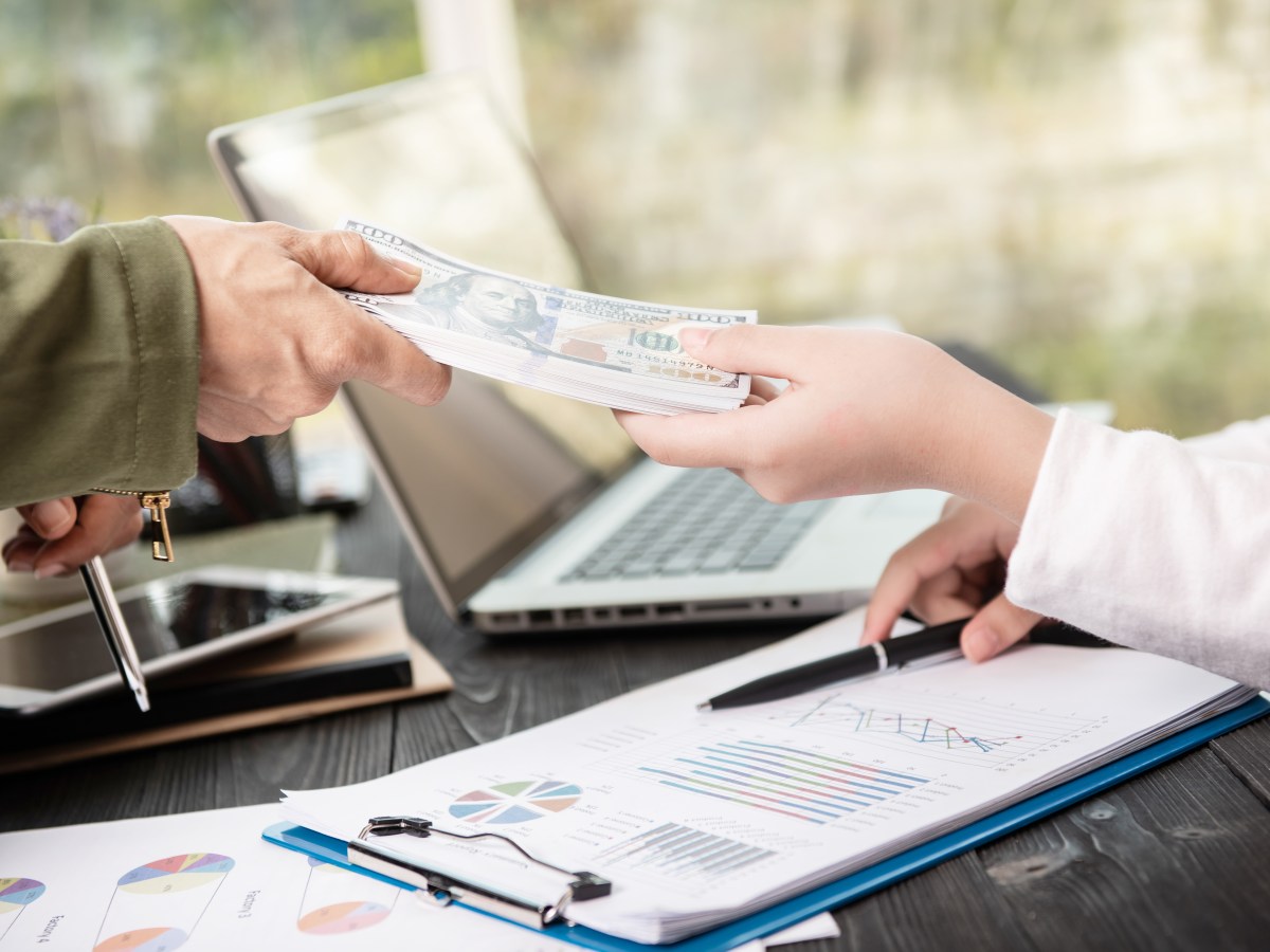 Calculando tu Tarifa por Hora: Cómo Determinar tu Valor en el Mercado&nbsp;Laboral